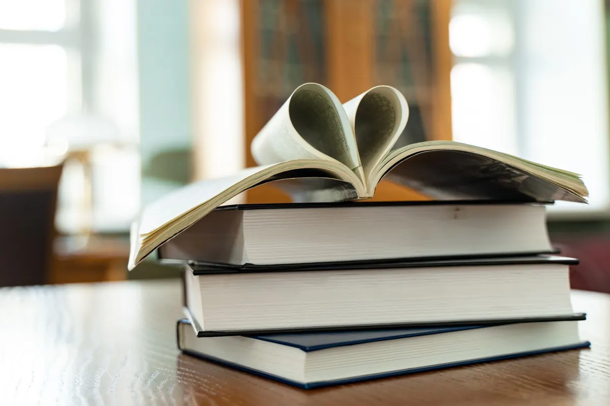 Book Blurb vs Book Description: What's the Difference and Where Does Each One Go?