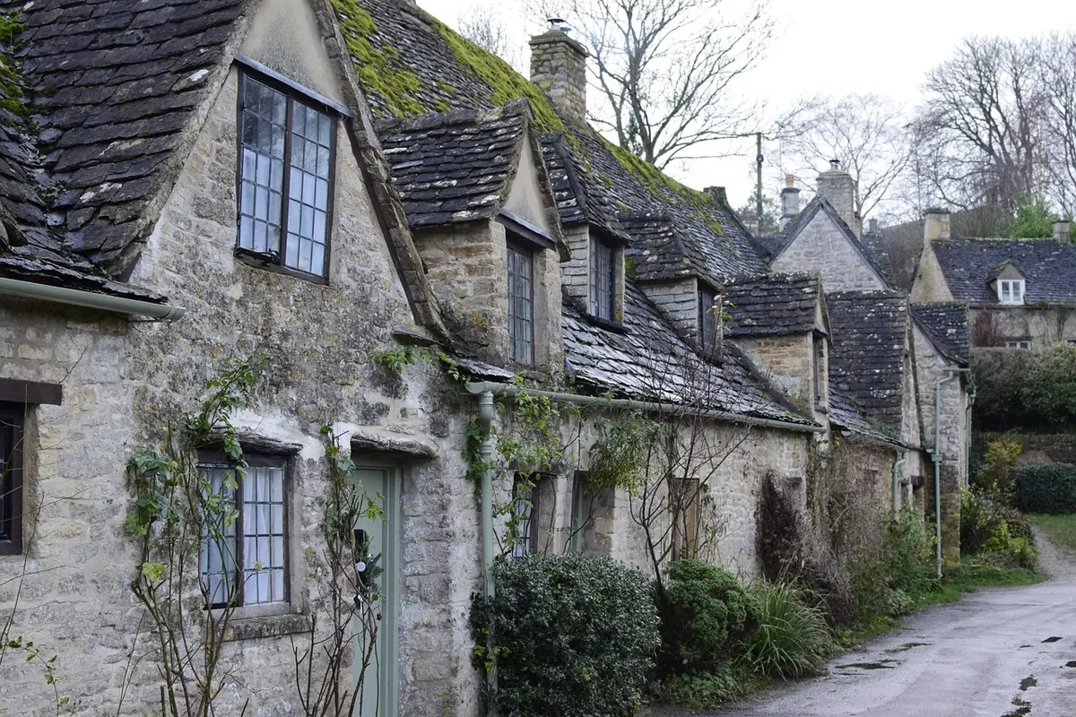 How to Write a Blurb for a Local or Regional Book: Tips for UK Authors