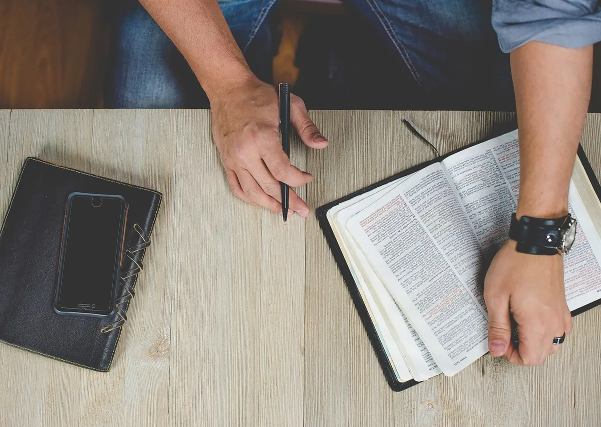 How to Write a Book Blurb That Sells: A Step-by-Step Guide for First-Time Authors