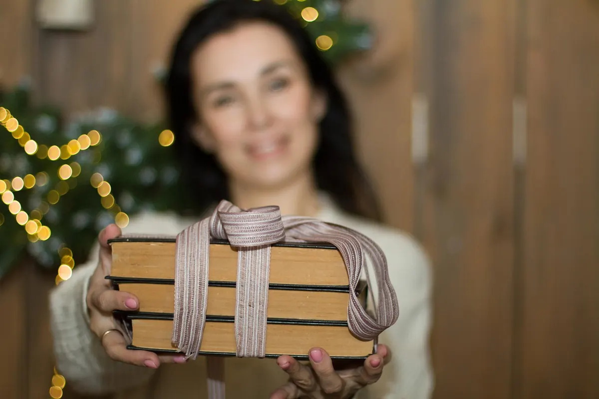 Seasonal Book Marketing: How to Refresh Your Blurb for Christmas, Summer and Back-to-School Sales